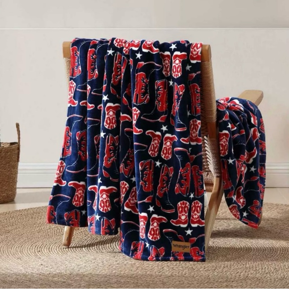 Wrangler Oversized Knocking Boots Plush Throw